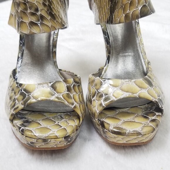 NWOT Gianni Bini Cream Snake Patent Stiletto 9.5 - Picture 3 of 10